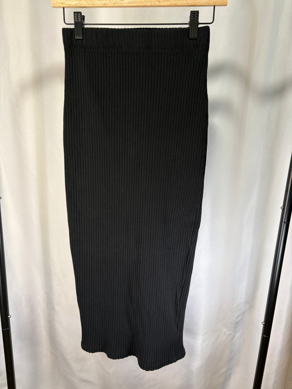 Zara Women’s M Black Ribbed Knit Midi Skirt Stretch Pull On Column Minimalist